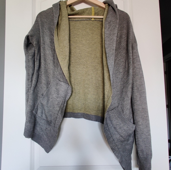 Lululemon Cabin Yogi reversible green/light grey Sz 6 - Picture 7 of 11